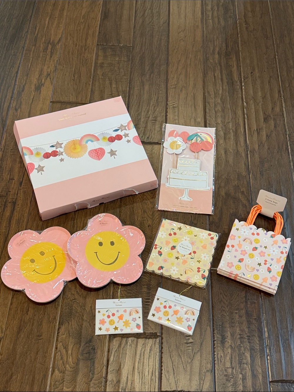 Meri Meri Pink Smiley Flower Party Set